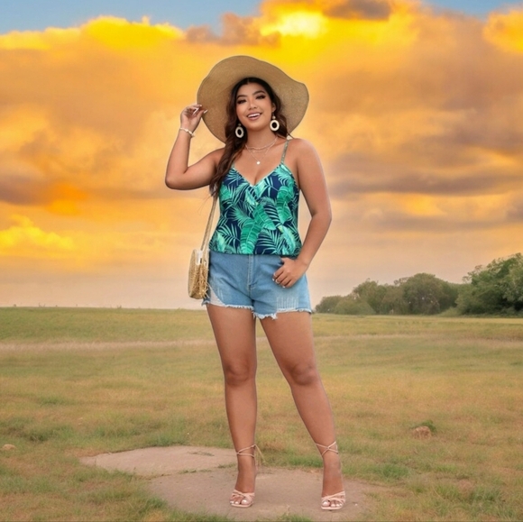 NEW! SHEIN curvy tropical top Sz 1X - Picture 5 of 7